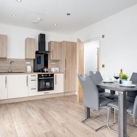 Pluxa Blue Sapphire Luxury Free Parking Free Wifi - Walk Everywhere, Travel, Biz, Leisure Apartment
